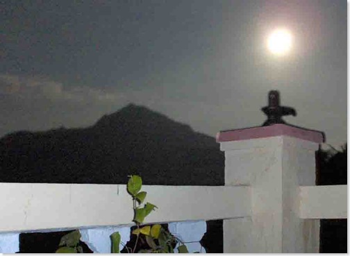 arunachala moonrise