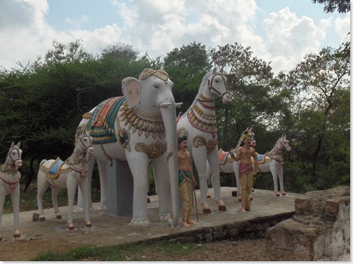 orses and elephant ready to ride