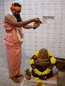 priest-doing-abisekham3